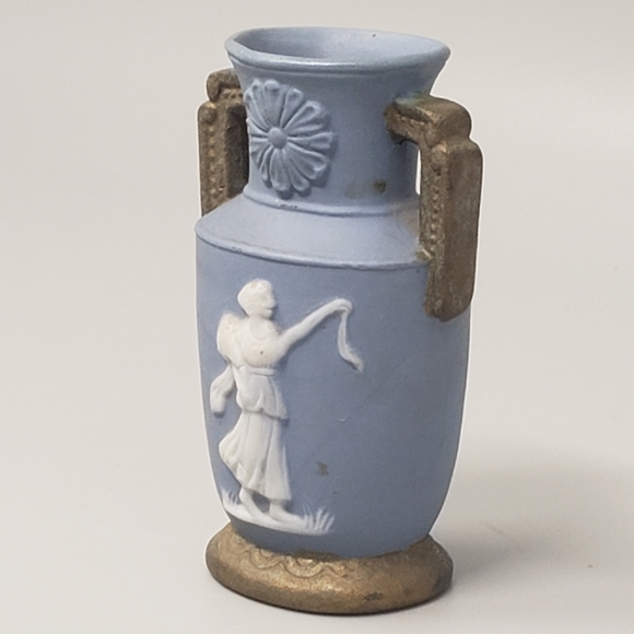 Vintage Porcelain Japanese Mini Vase - Picture 7 of 9